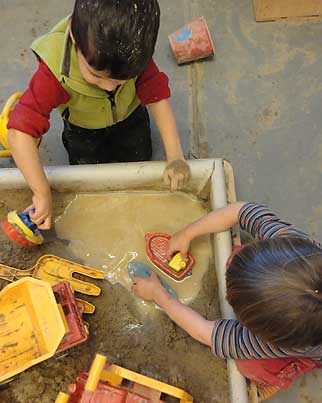 Spielen im Sandkasten